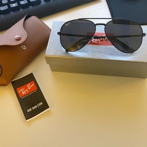 RAY-BAN BLACK AVIATORS